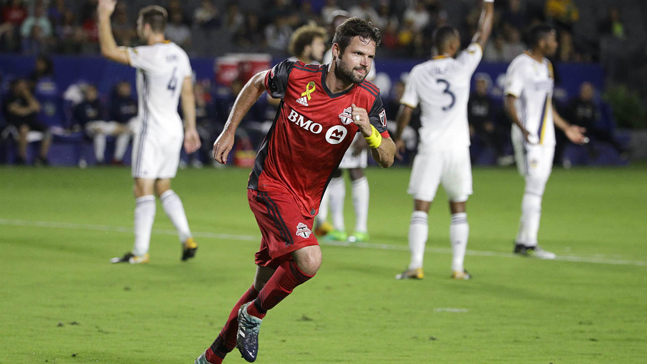 Toronto FC re-signs Drew Moor to one-year extension