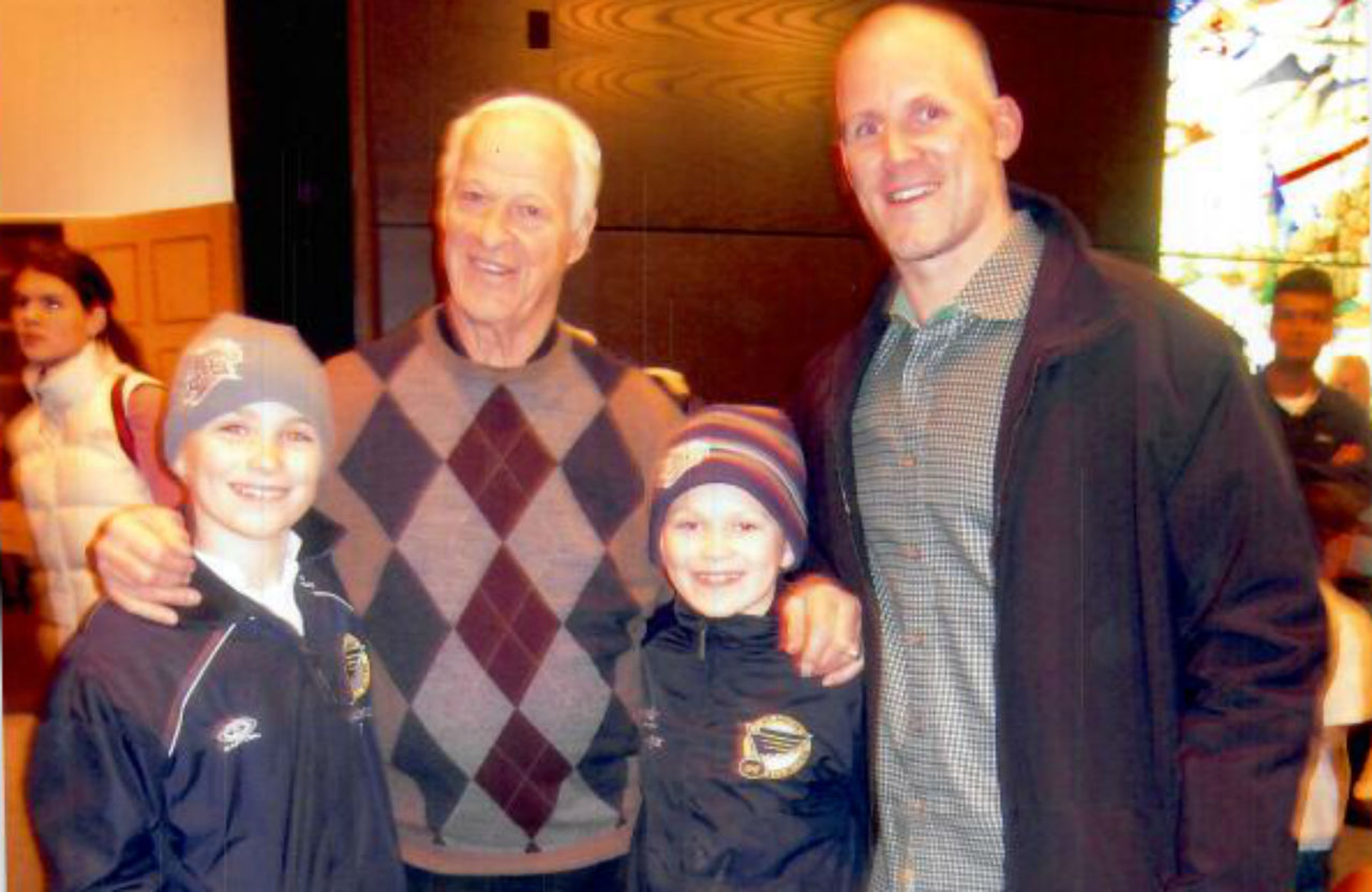 Gordie How poses for a photo with the Tkachuks (L-R): Matthew, Brady and Keith.