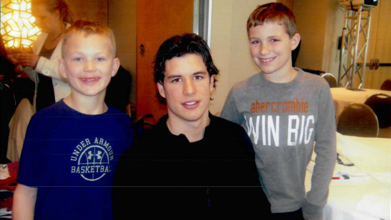 Sidney Crosby with young Brady (L) and Matthew Tkachuk.